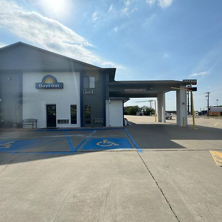 Days Inn By Wyndham Salina I-70 Exterior photo